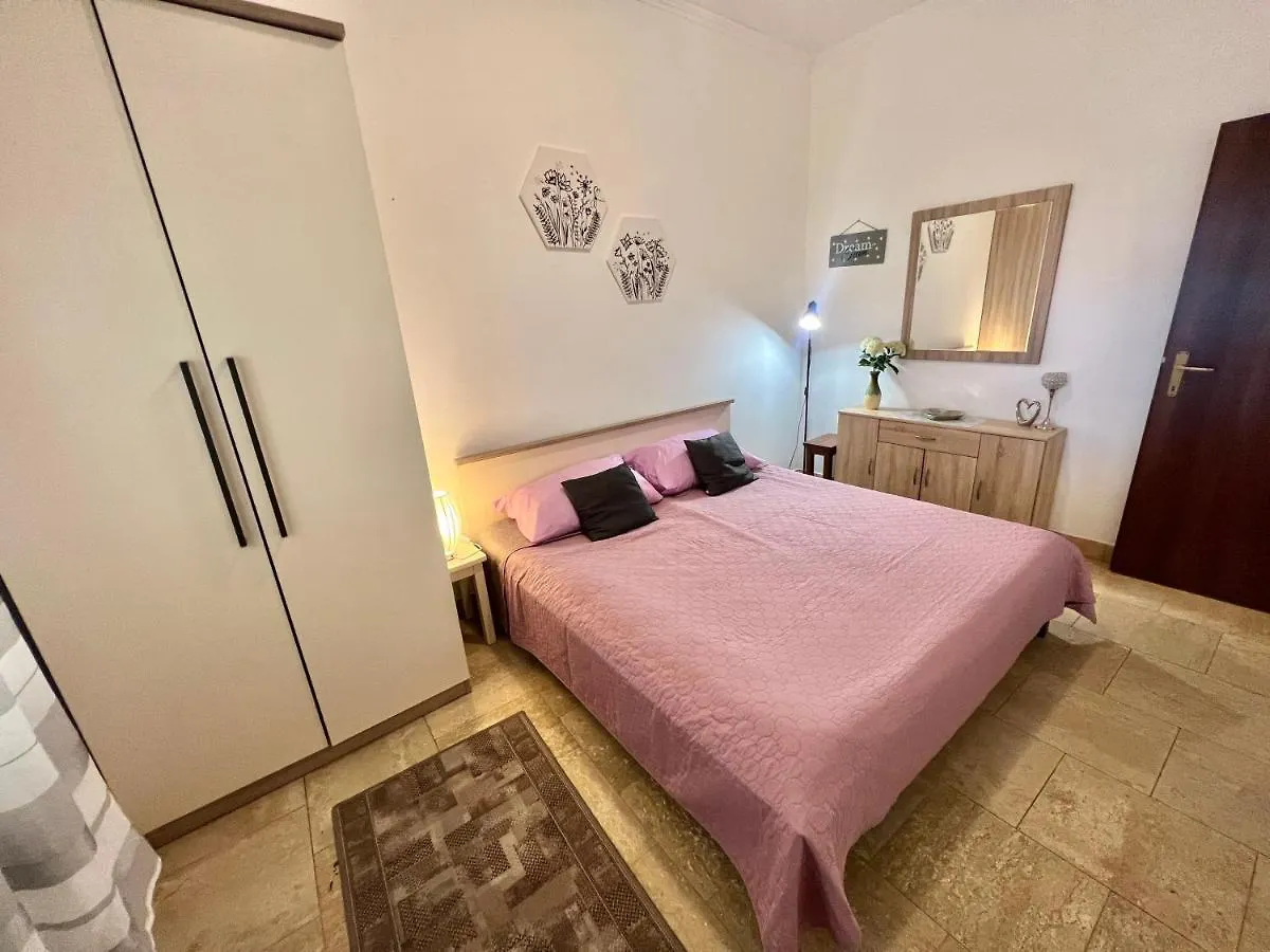 Apartmani Zeleni Raj Dramalj 0*,