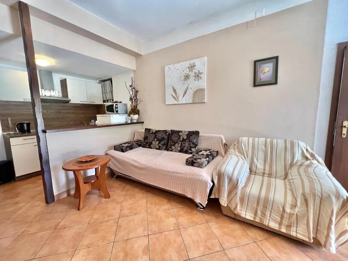 Apartmani Zeleni Raj Dramalj 0*,  Croatia