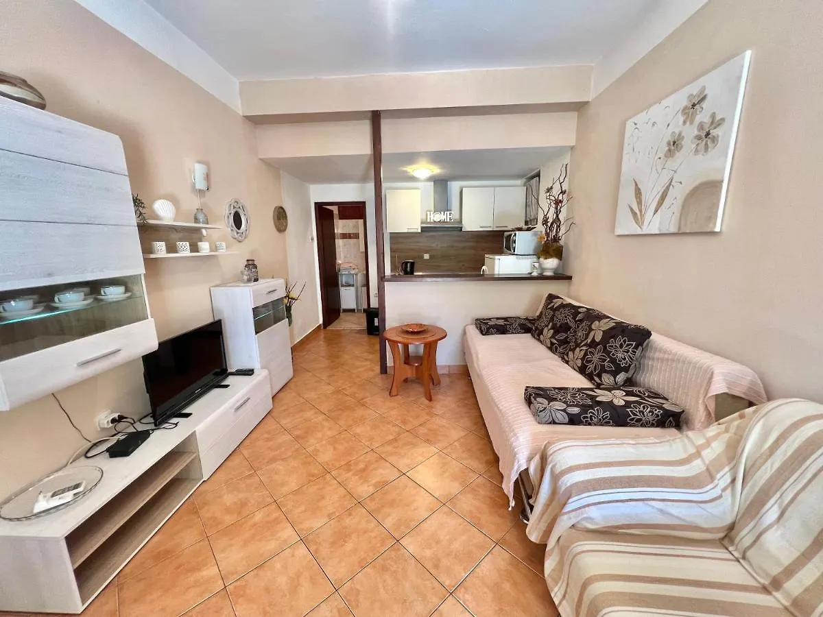 Apartmani Zeleni Raj Dramalj 0*,  Croatia